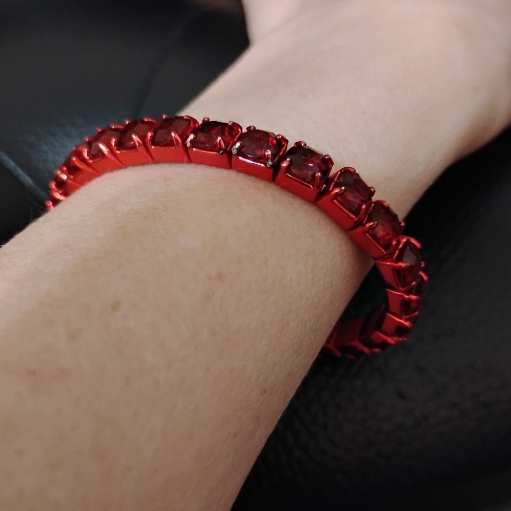Chic Red Square Faceted Crystals In Cells Linked Bracelet On Elastic